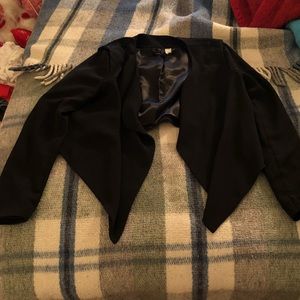 Cute crop black jacket with shoulder pads